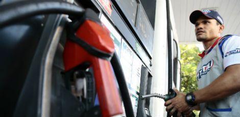 Preço da a gasolina deve subir 1,2% ou R$ 0,04 por litro, em média / Foto: André Nery/JC Imagem