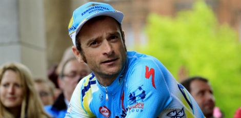 O ciclista italiano Michele Scarponi, vencedor do Giro de Itália em 2011, morreu nesta sábado (22) ao ser atropelado por uma van durante um treinamento. / Foto: Luk Benies / AFP