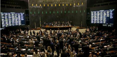 A proposta tramita em regime de urgência, o que gerou muita crítica da oposição na semana passada / Wilson Dias/Agência Brasil
