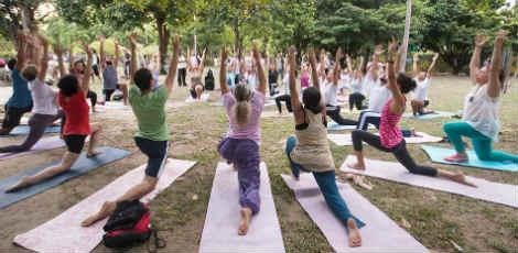 Aula gratuita de yoga no Parque Santana, no Recife - JC Online