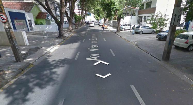 O assalto terminou sendo frustrado por policiais civis que passavam pelo local em uma viatura no momento do crime / Foto: Reprodução / Google Street View