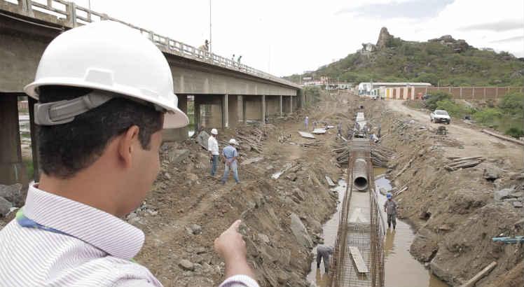 Adutora do Agreste tem 1.400 quilômetros de tubulações e usa água da Transposição do Rio São Francisco para abastecer 61 municípios / JC360