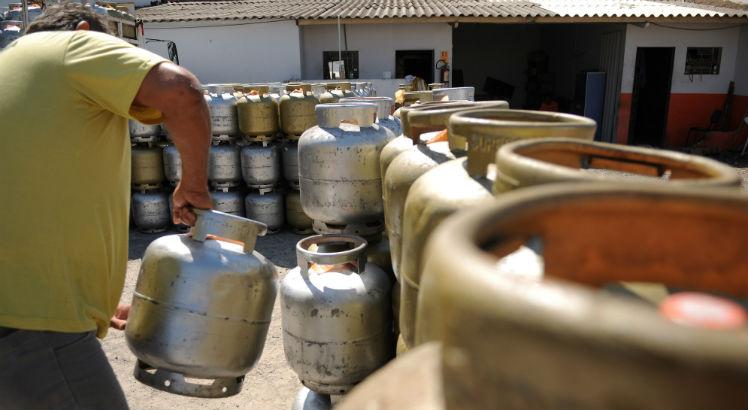 Em Pernambuco, o preço atual do botijão de gás varia de R$ 65 a R$ 70 / Foto: Pedro Ventura/ Agência Brasília