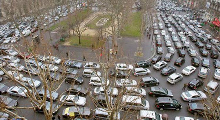 Resultado de imagem para Paris quer proibir carros a diesel e gasolina