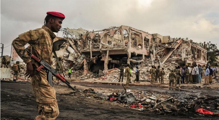 Resultado de imagem para Trabalhos de resgate continuam após atentado que deixou 315 mortos na Somália