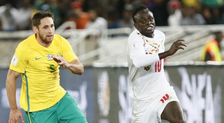 Sadio Mane (D), companheiro de Philippe Coutinho no Liverpool, é um dos destaques da equipe de Senegal / PHILL MAGAKOE / AFP
