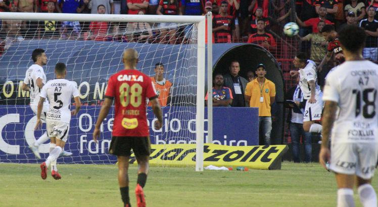 André marcou o gol que manteve o Sport na Série A. / Foto: Bobby Fabisak/ JC Imagem.
