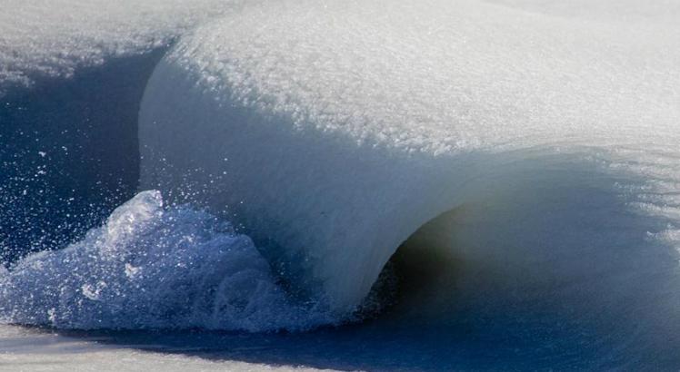 O fenômeno das ondas congeladas já havia ocorrido em 2015 / Foto: Facebook/JDN PHOTOGRAPHY