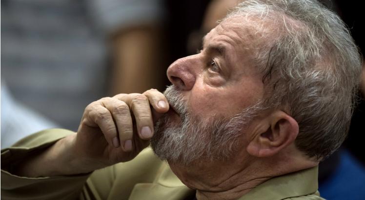 Lula esgota seus últimos recursos contra uma sentença de 12 anos e um mês de prisão / Foto: NELSON ALMEIDA / AFP