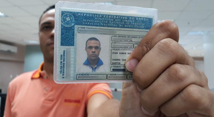 Atualmente, em Pernambuco, para renovar a CNH, o condutor paga um total de R$ 165,23 em taxas / Foto: Mayra Cavalcanti/JC