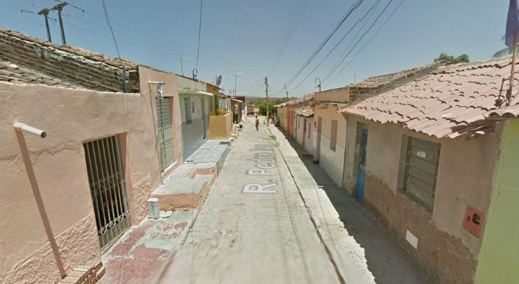 Os agentes da Rocam da PM, foram acionados após denúncia de que um filho teria roubado a aposentadoria da mãe, no bairro de Borges, em Afogados da Ingazeira / Foto: Reprodução/Google Street View