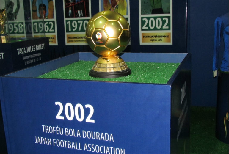 Recife recebe troféus importantes da história do futebol nacional
