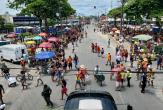Bloco Camburão da Alegria desfila pela Avenida Getulio Vargas, em Olinda