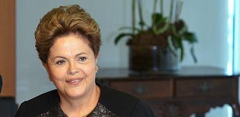 Dilma sanciona lei que amplia o Bolsa Família