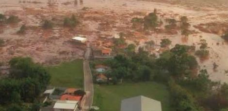 Bombeiros já resgataram 500 vítimas de rompimento de barragens em Minas Gerais