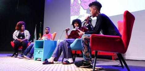 Jovens negros debatem sobre o combate ao racismo