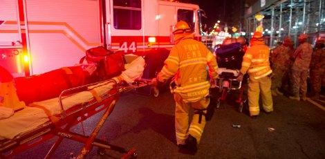 Vinte e nove pessoas ficaram feridas na noite de sábado em consequência de uma explosão no bairro de Chelsea, em Nova York, no que prefeito Bill de Blasio classificou como um ato intencional