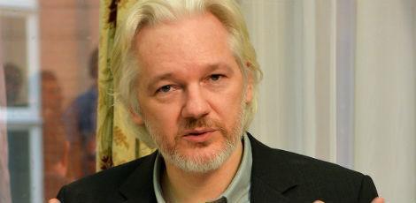 Equador confirma que cortou acesso à internet de Julian Assange