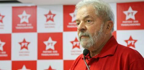 Sem candidato do PT em São Bernardo, Lula decide não votar