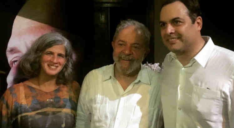 Paulo Câmara posa com Lula e faz homenagem em post do Instagram