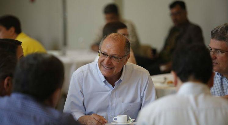 Alckmin em café da manhã com lideranças políticas em PE / Léo Motta/JC Imagem