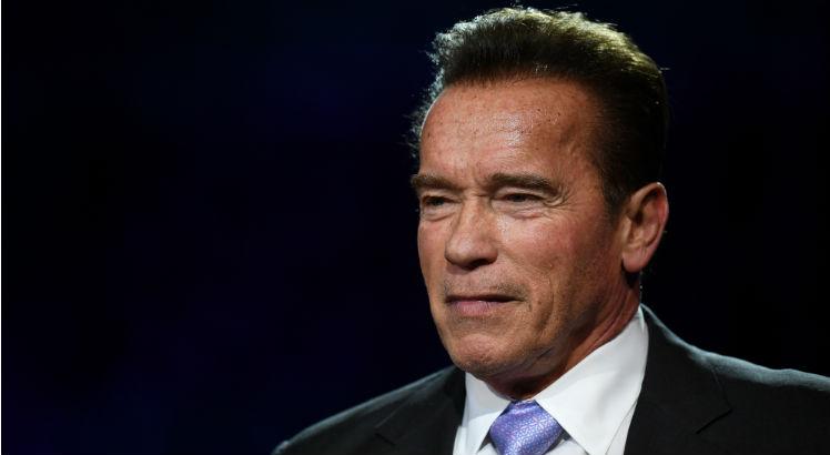 Arnold Schwarzenegger tem alta após cirurgia cardíaca