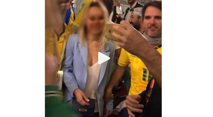 Nas imagens, Jatobá aparece vestindo a camisa da Seleção com um lenço no pescoço ao lado da mulher que é ridicularizada / Imagem: Reprodução/ Instagram