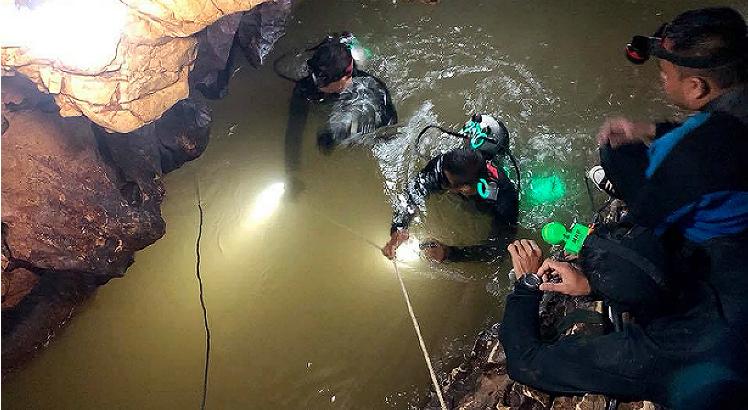 Resultado de imagem para Mergulhador tailandÃªs morre em operaÃ§Ã£o de resgate dos 12 meninos