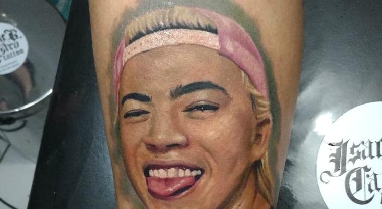 Fã faz tatuagem do rosto de Whindersson Nunes Jornal do