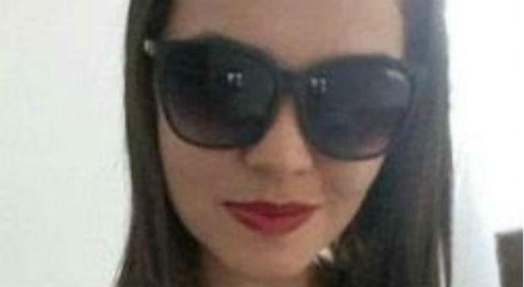 Aline Ribeiro de Araújo, de 31 anos, foi encontrada morta dentro de casa / Foto: Reprodução / Arquivo Pessoal