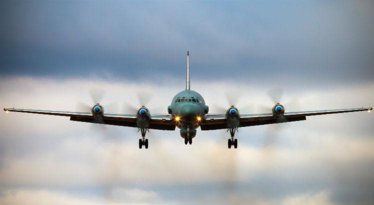 O Il-20 foi abatido por um sistema de mÃ­sseis S-200 do exÃ©rcito sÃ­rio / Foto: Alexander KOPITAR / AFP

