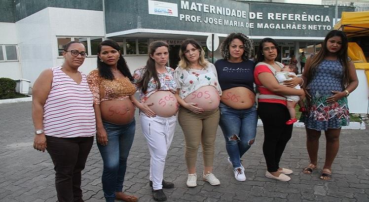 Parte das mulheres demitidas fez um protesto na tarde desta quinta-feira (4), em frente à maternidade, no Pau Miúdo / Foto: Evandro Veiga/CORREIO