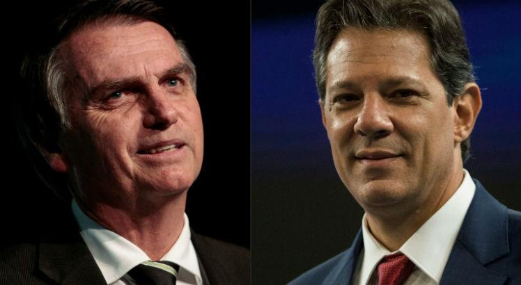 Levando em conta o eleitorado total, Bolsonaro lidera por 52% a 37% / Fotos: MIGUEL SCHINCARIOL, DANIEL RAMALHO / AFP
