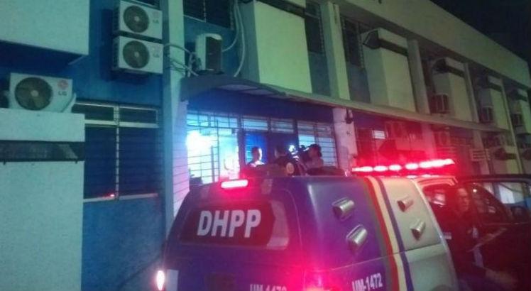 A mulher foi socorrida para o HR depois de ser linchada por vizinhos da vítima, e em seguida encaminhada para o DHPP / Foto: Arquivo/TV Jornal