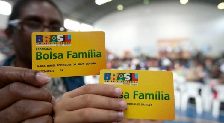 Décimo terceiro de R$ 150 do Bolsa Família foi promessa de campanha do governador Paulo Câmara (PSB) / Foto: EBC