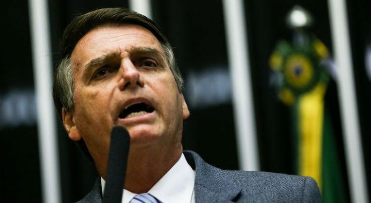 Bolsonaro, sobre reajuste do STF: 'pergunta para o Temer, ele que sancionou'