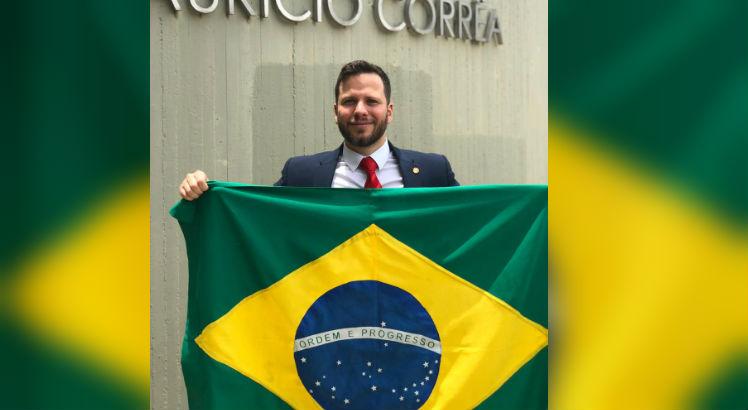 ''Fui a favor de Lula e agora escolhi por Bolsonaro'', diz advogado que criticou STF a Lewandowski