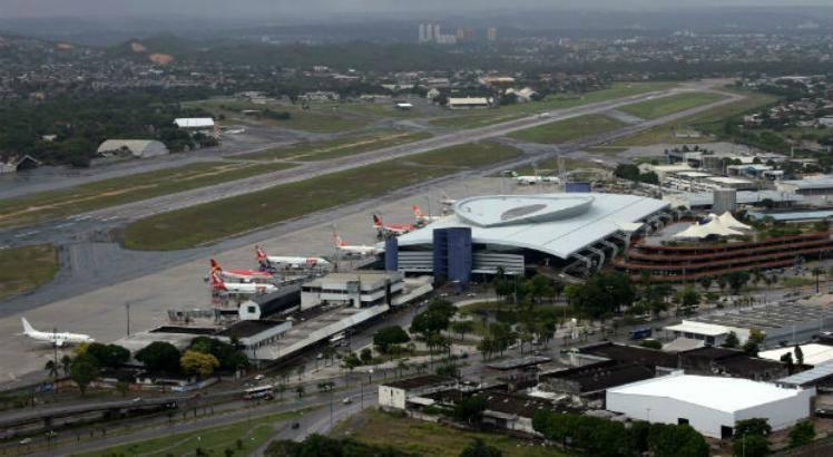 Chianca desembarcou no Aeroporto Internacional do Recife por votla das 21h desta quinta (6) / Foto: Arnaldo Carvalho/JC Imagem