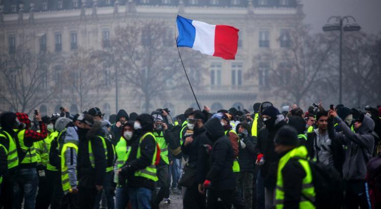 Ministro relata oitava morte nos protestos na França