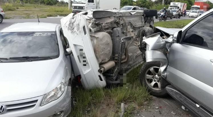 O veículo quebrado estava na faixa da esquerda da rodovia, no quilômetro 85 / Foto: Divulgação/PRF