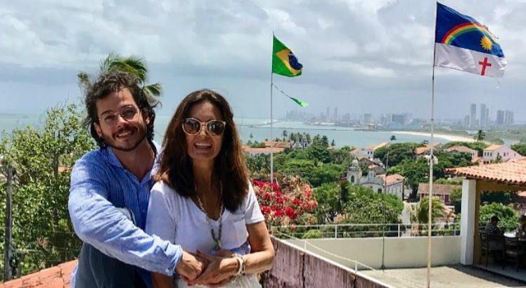 Fátima e o namorado, o deputado federal Tulio Gadêlha, no Alto da Sé, em Olinda / Foto: Reprodução/ Instagram 