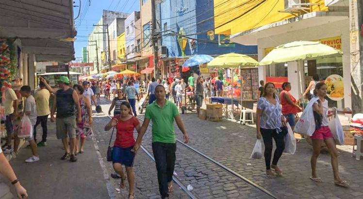 O funcionamento nos comércios do Recife é facultativo / Foto: Vanessa Falcão/Rádio Jornal