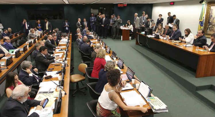Por 48 votos a favor e 18 contras, deputados aprovaram o texto da reforma / Foto: Fabio Rodrigues Pozzebom/Agência Brasil