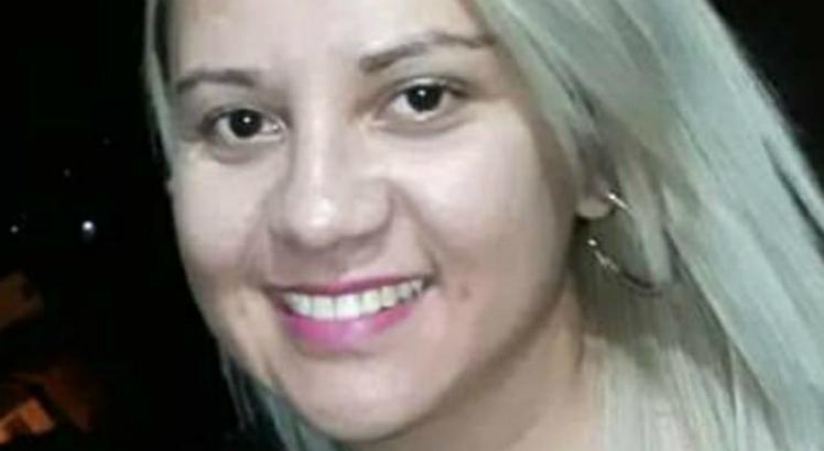 Elizângela Maria da Silva, 26, foi atingida por uma amiga enquanto bebia com mais outras sete pessoas / Foto: Reprodução/Redes Sociais