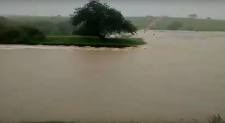 Após o rompimento, cerca de 500 pessoas foram resgatadas de inundação / Foto: Reprodução/Youtube