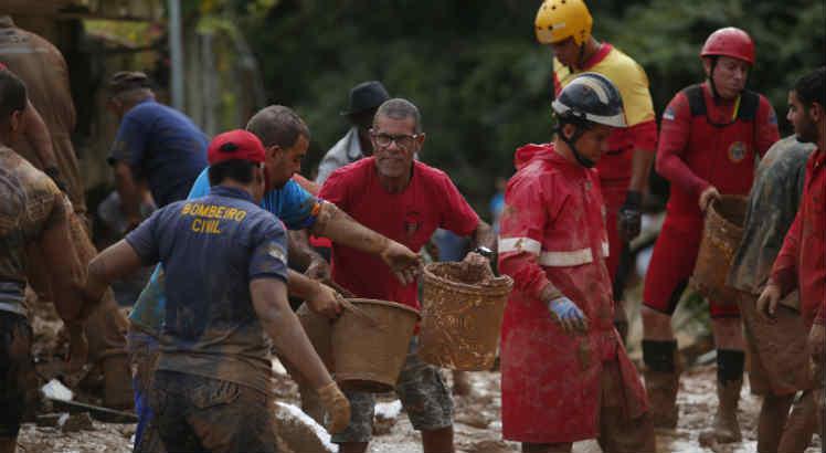 Deslizamento em Abreu e Lima deixou quatro mortos / Foto: Leo Motta/JC Imagem