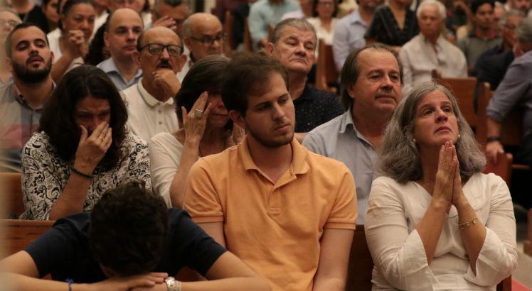 Renata Campos, Pedro e José participaram de missa em memória de Eduardo Campos, falecido há cinco anos / Foto: Alexandre Gondim/JC Imagem