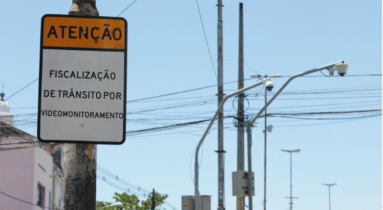 Multas de trânsito: confira as avenidas que têm videomonitoramento no Recife