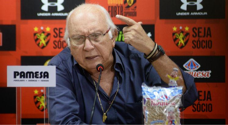 Milton Bivar diz que há grupo conturbando ambiente do Sport com caso Diego Souza