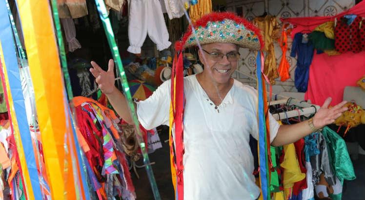Bazar solidário tem fantasias de Carnaval a partir de R$ 5 em Olinda